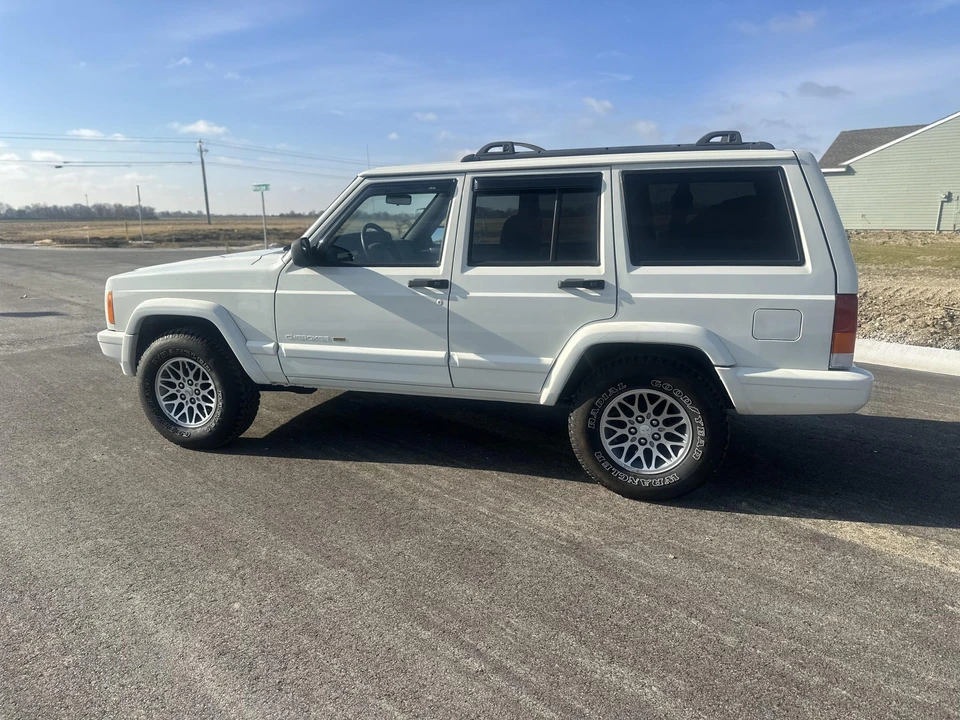 1999 Jeep XJ Cherokee - Image 25 of 31