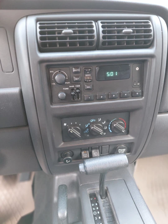 1999 Jeep XJ Cherokee - Image 17 of 21