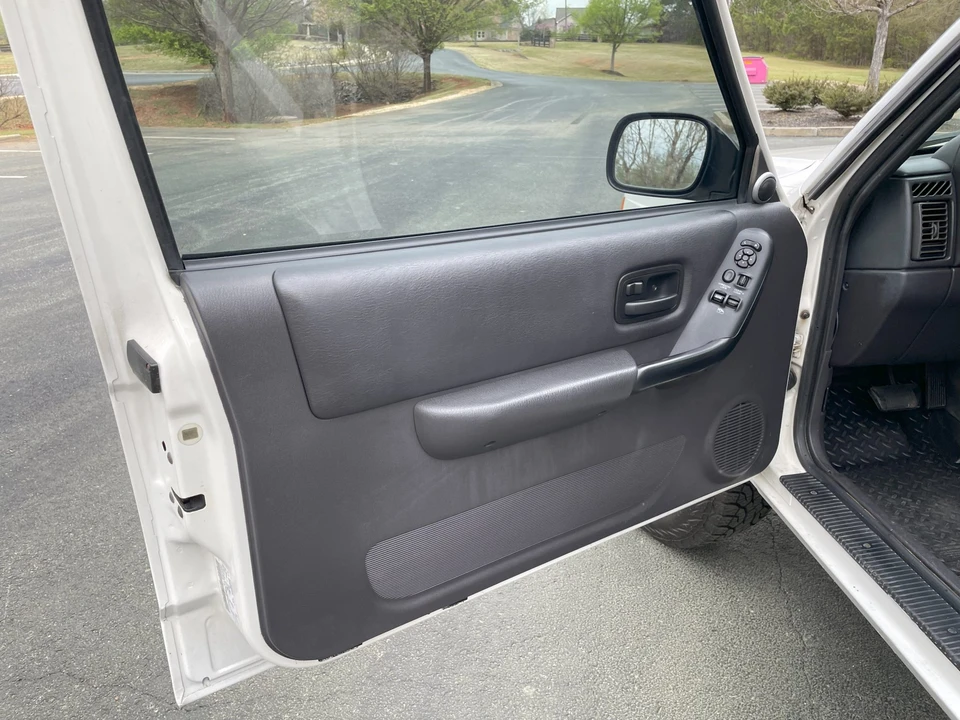 1999 Jeep XJ Cherokee - Image 26 of 31