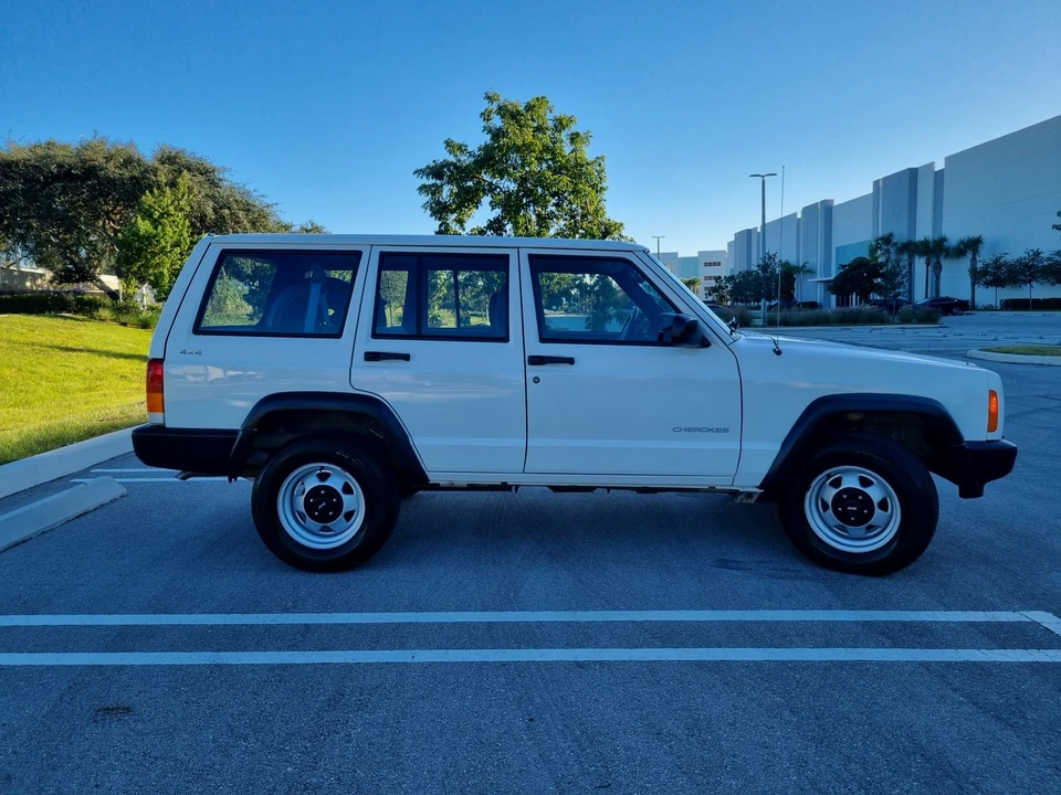 1999 Jeep XJ Cherokee - Image 14 of 31