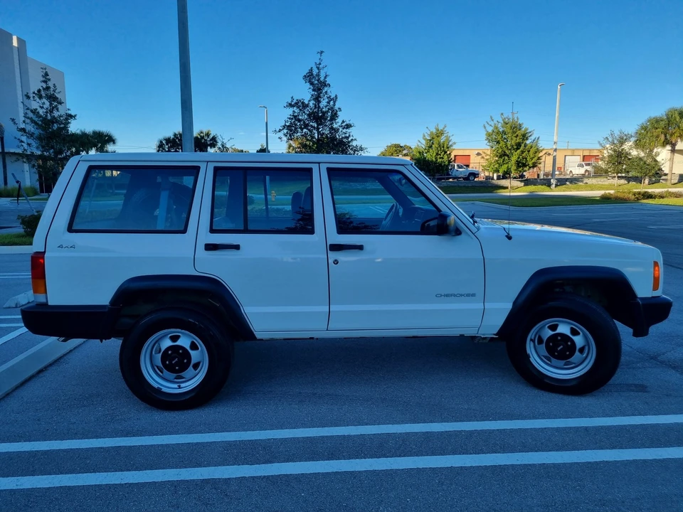1999 Jeep XJ Cherokee - Image 13 of 31
