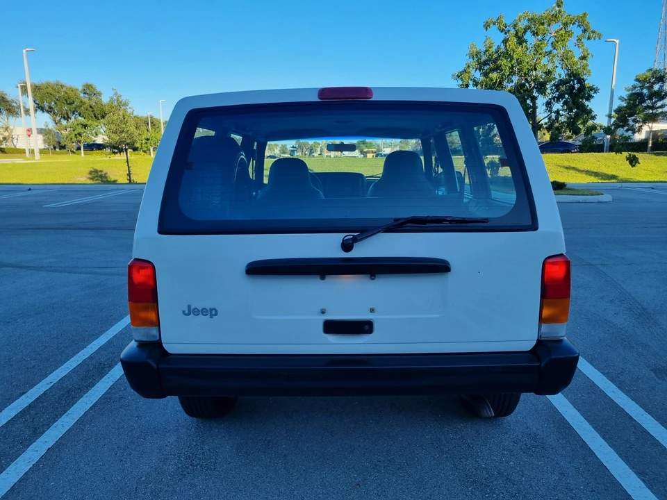 1999 Jeep XJ Cherokee - Image 10 of 31