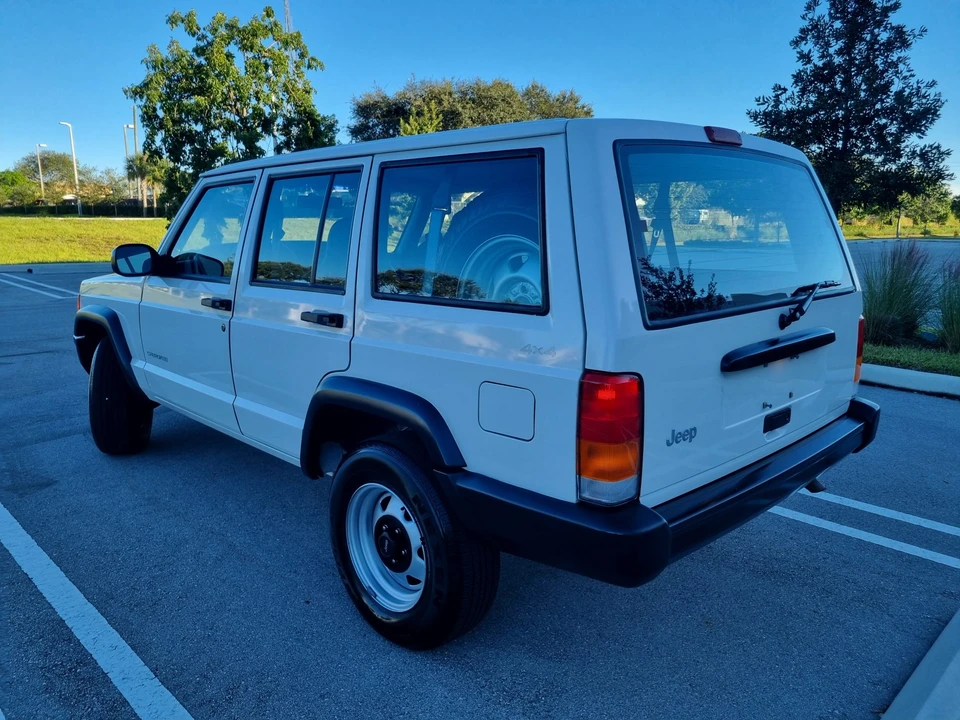 1999 Jeep XJ Cherokee - Image 9 of 31