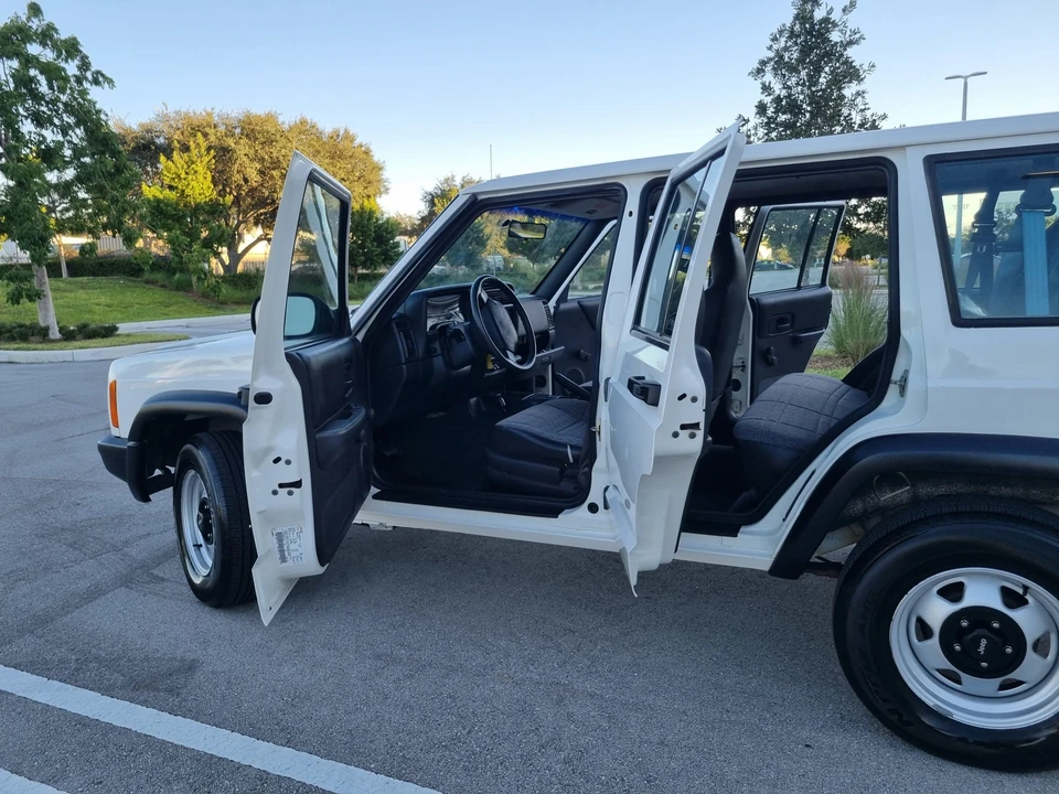 1999 Jeep XJ Cherokee - Image 21 of 31
