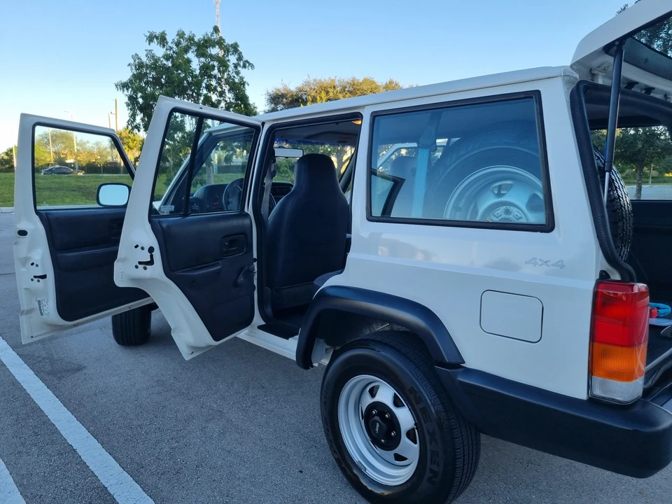 1999 Jeep XJ Cherokee - Image 22 of 31