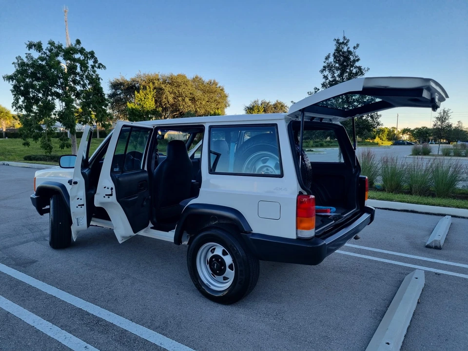 1999 Jeep XJ Cherokee - Image 23 of 31