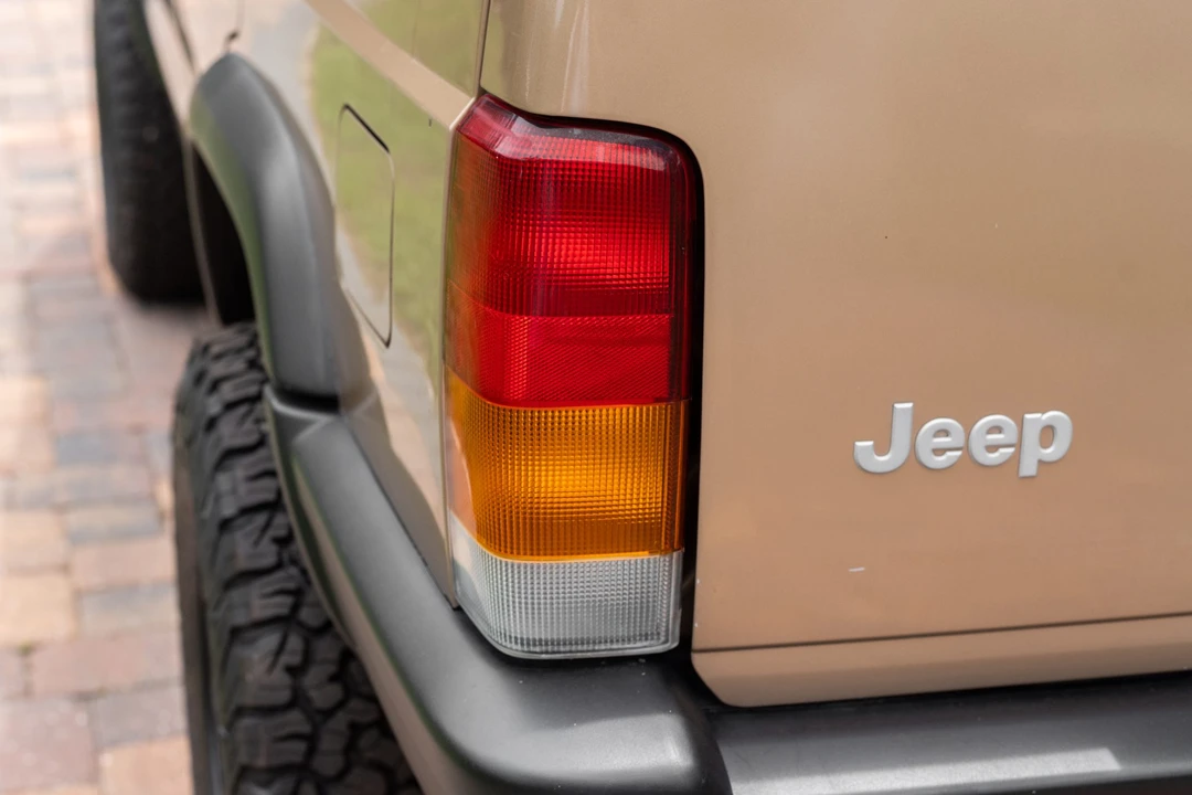 1999 Jeep XJ Cherokee - Image 16 of 31