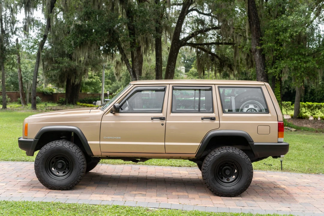 1999 Jeep XJ Cherokee - Image 9 of 31