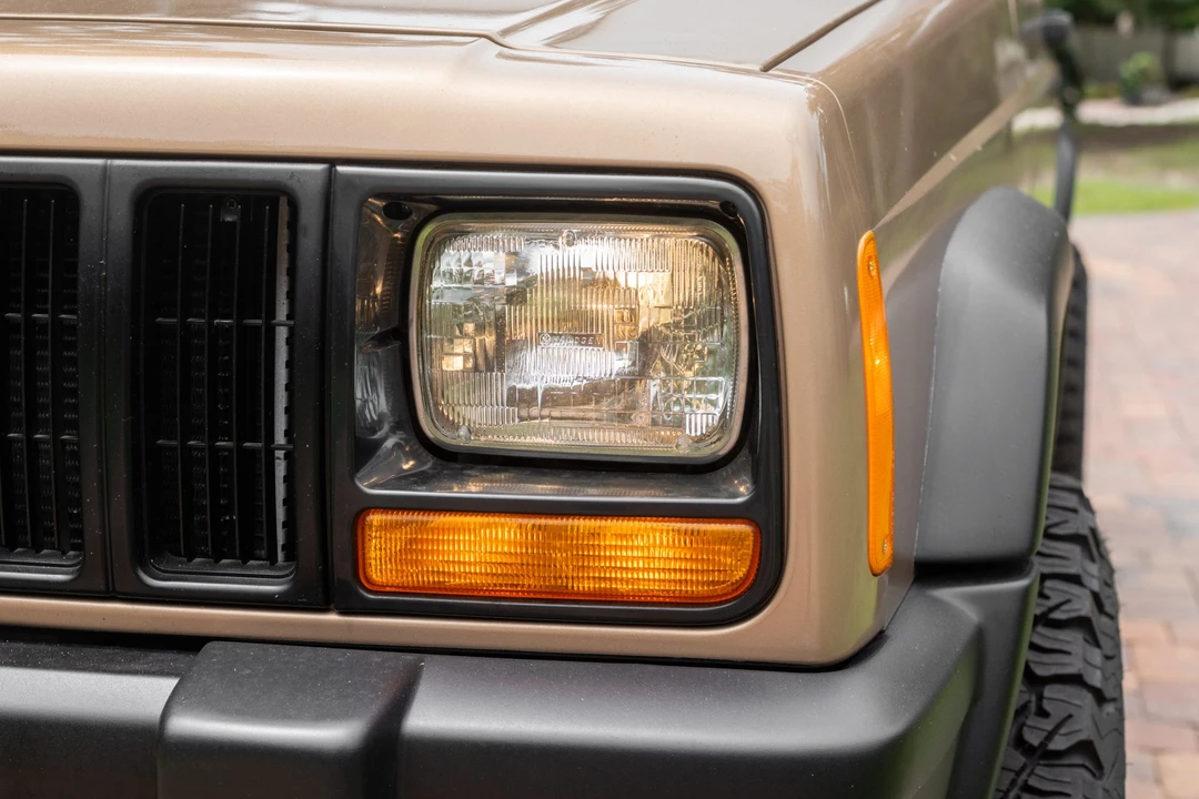 1999 Jeep XJ Cherokee - Image 15 of 31