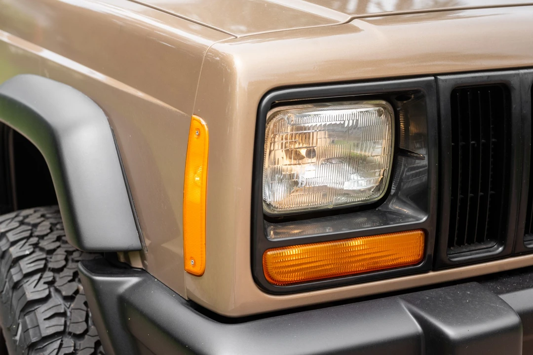 1999 Jeep XJ Cherokee - Image 14 of 31