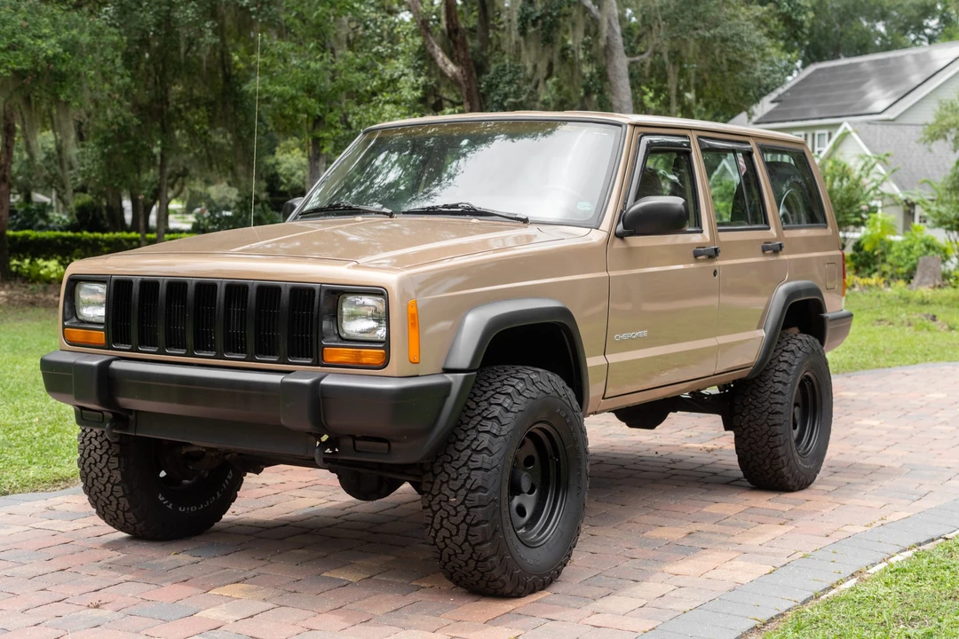 1999 Jeep XJ Cherokee - Image 2 of 31
