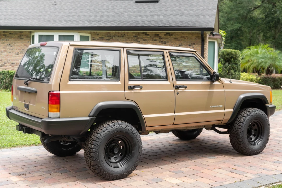 1999 Jeep XJ Cherokee - Image 6 of 31