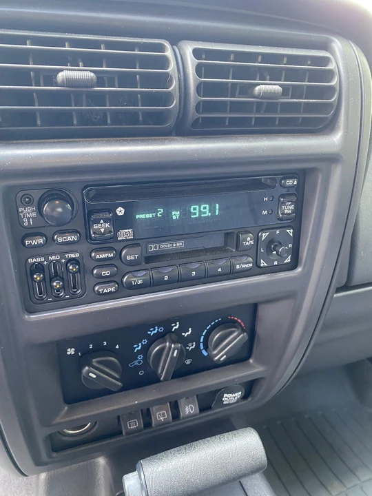 1999 Jeep XJ Cherokee - Image 25 of 31