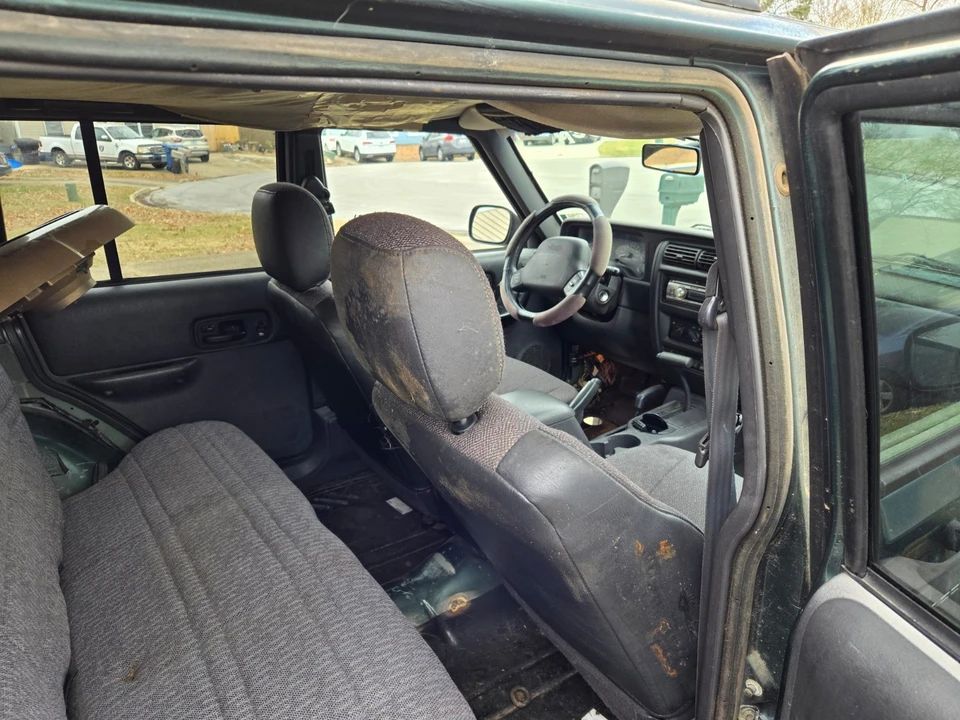 1999 Jeep XJ Cherokee - Image 18 of 29