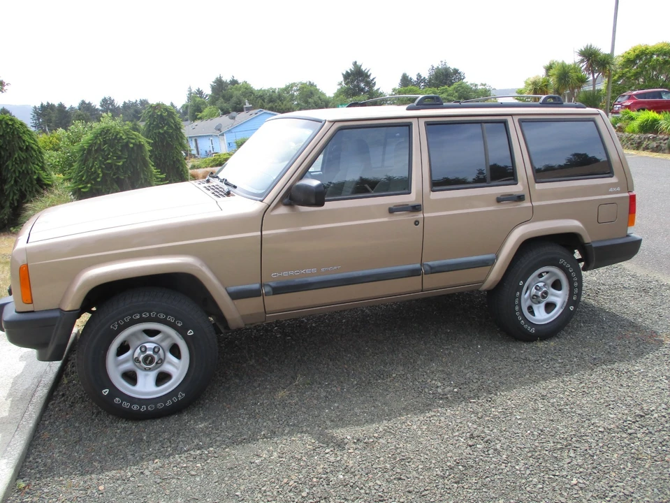 1999 Jeep XJ Cherokee - Image 2 of 8
