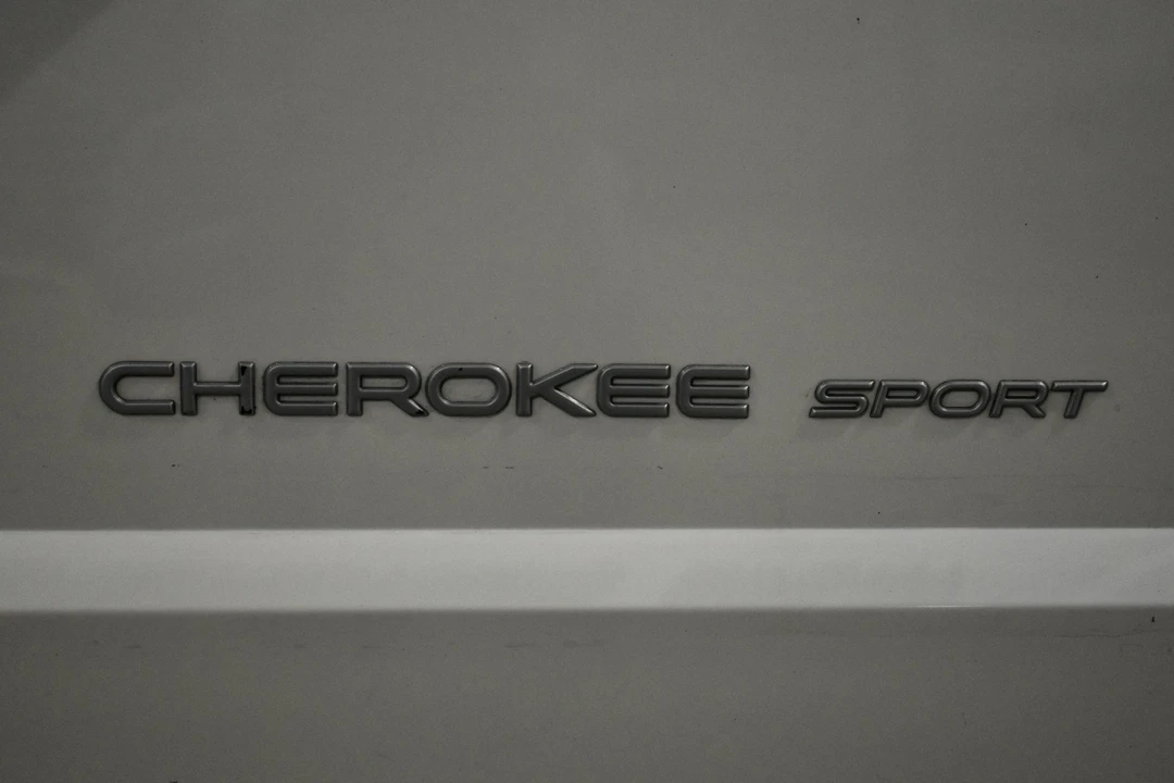 1999 Jeep XJ Cherokee - Image 24 of 31