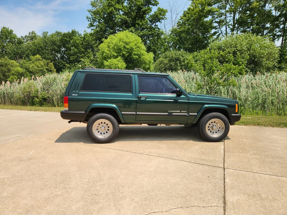 1999 Jeep XJ Cherokee - Image 11 of 31