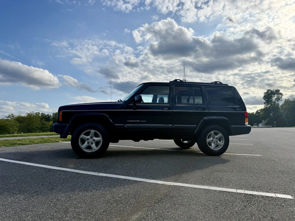 1999 Jeep XJ Cherokee - Image 6 of 31
