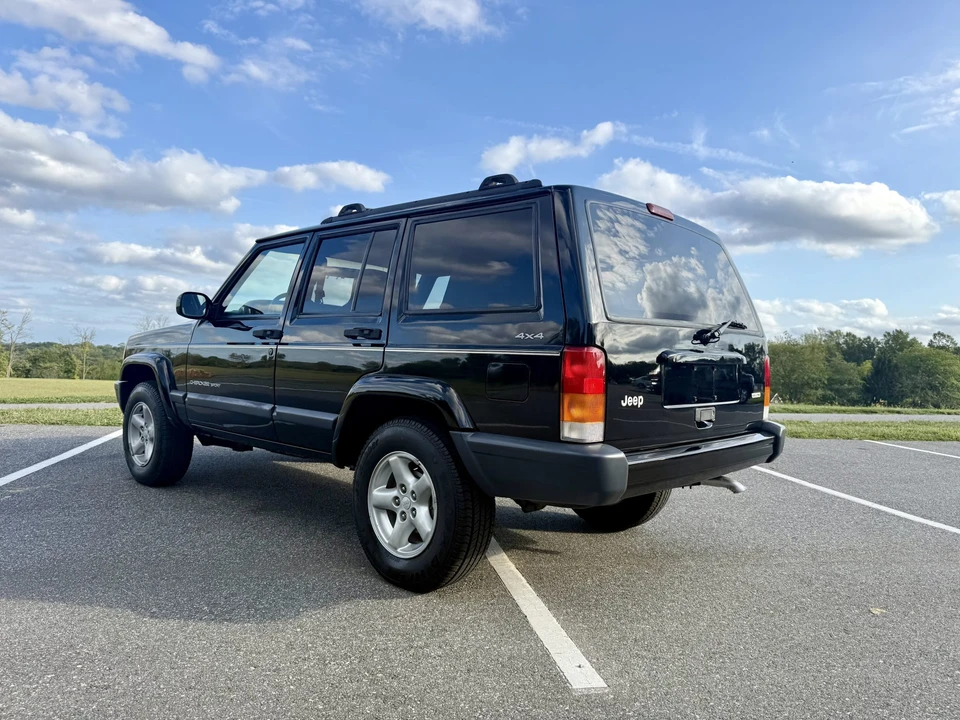 1999 Jeep XJ Cherokee - Image 10 of 31