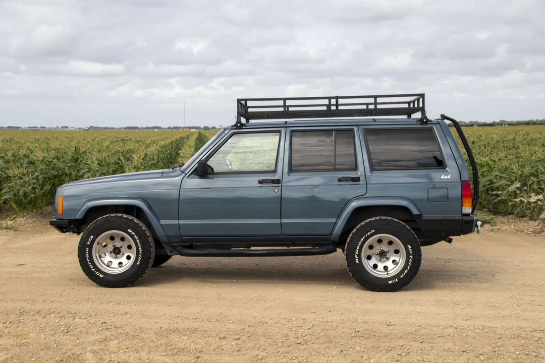 1999 Jeep XJ Cherokee - Image 6 of 31