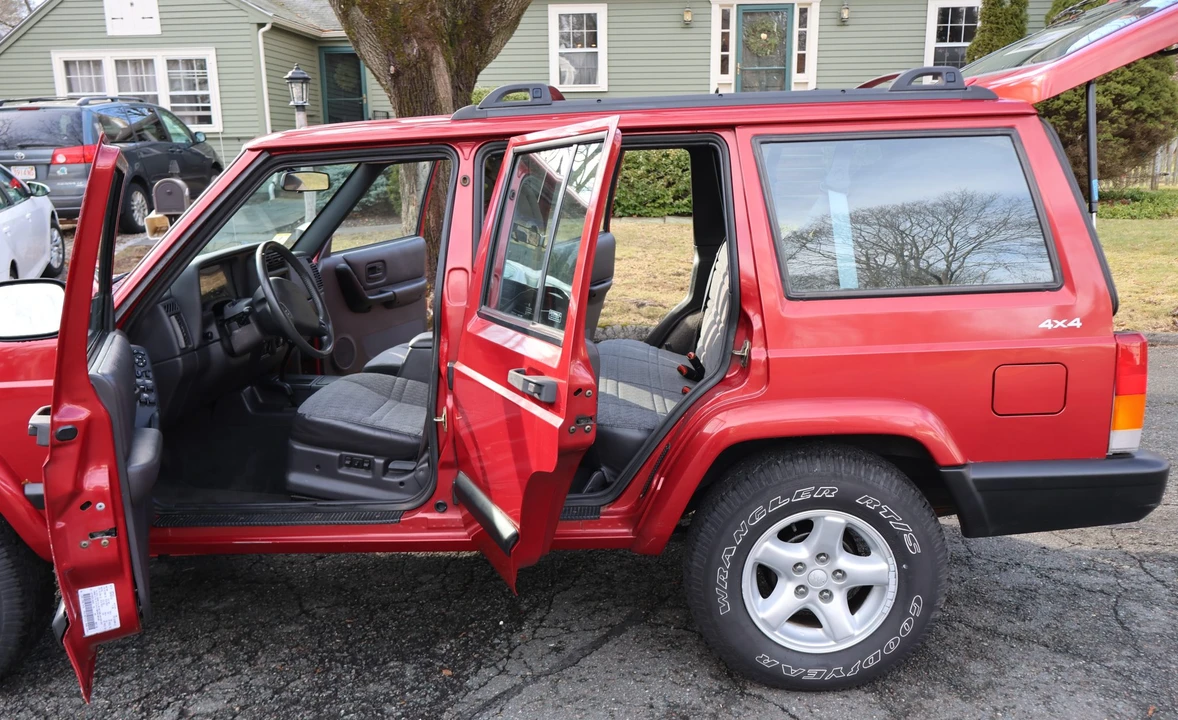 1999 Jeep XJ Cherokee - Image 9 of 31