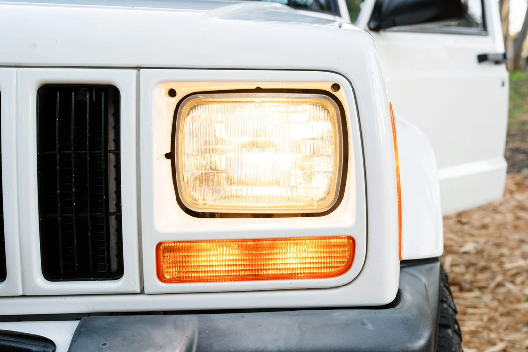 1999 Jeep XJ Cherokee - Image 18 of 31