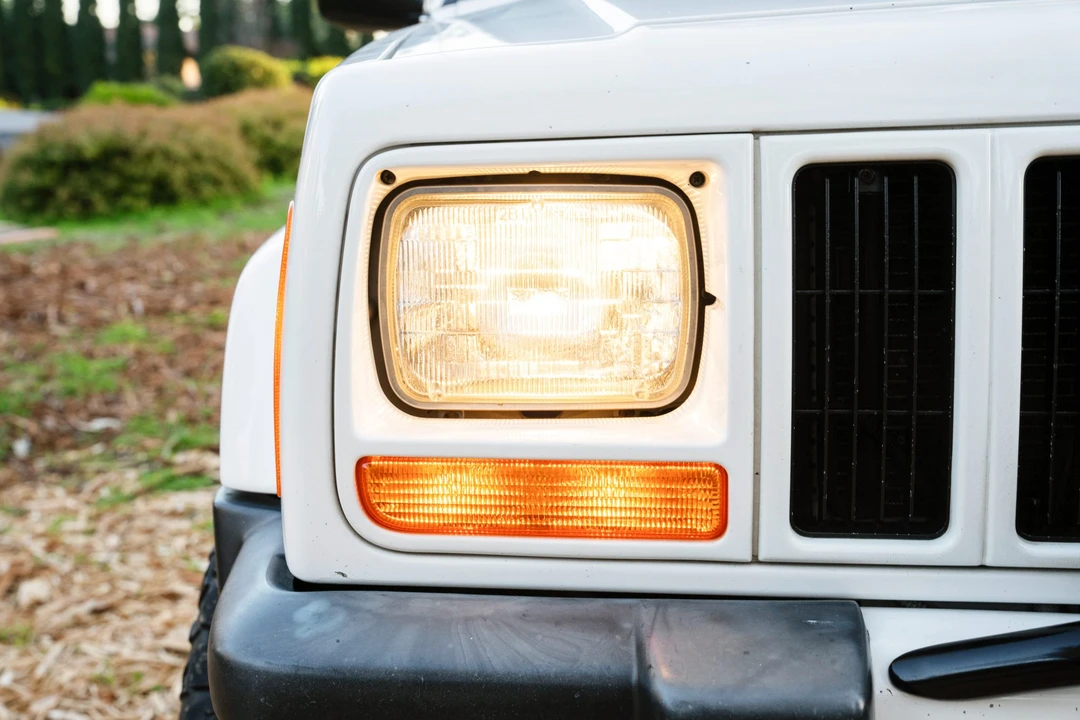 1999 Jeep XJ Cherokee - Image 17 of 31