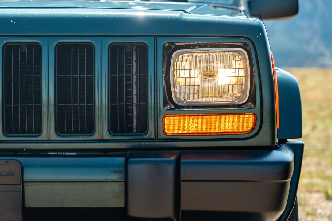 1999 Jeep XJ Cherokee - Image 14 of 31