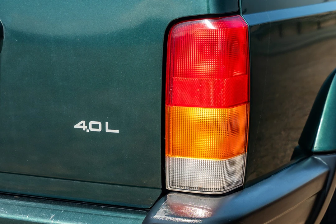 1999 Jeep XJ Cherokee - Image 18 of 31