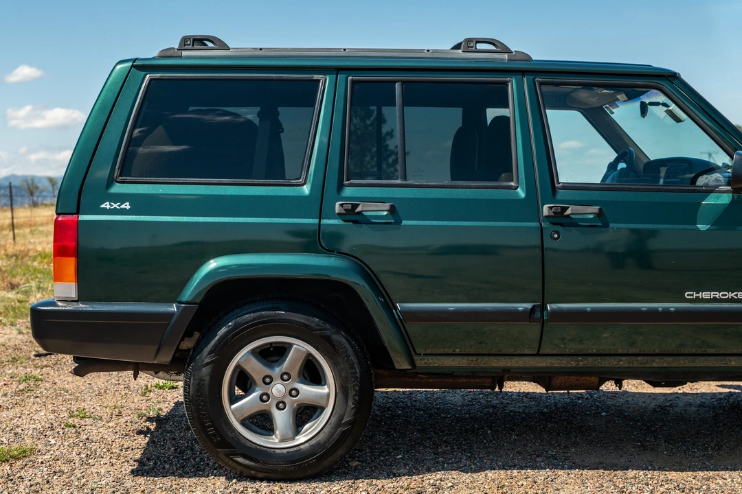 1999 Jeep XJ Cherokee - Image 11 of 31