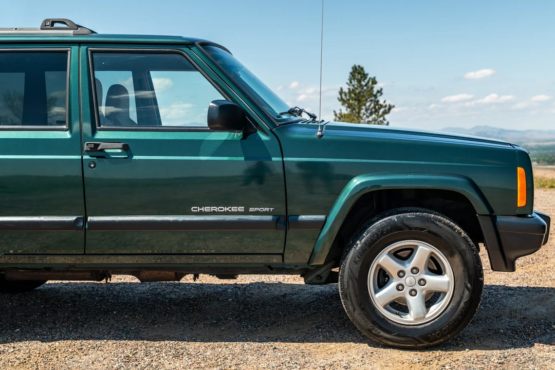 1999 Jeep XJ Cherokee - Image 12 of 31