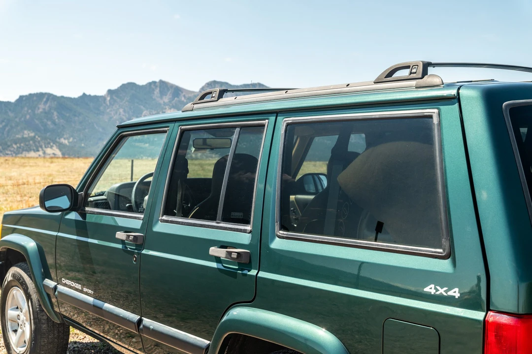 1999 Jeep XJ Cherokee - Image 25 of 31