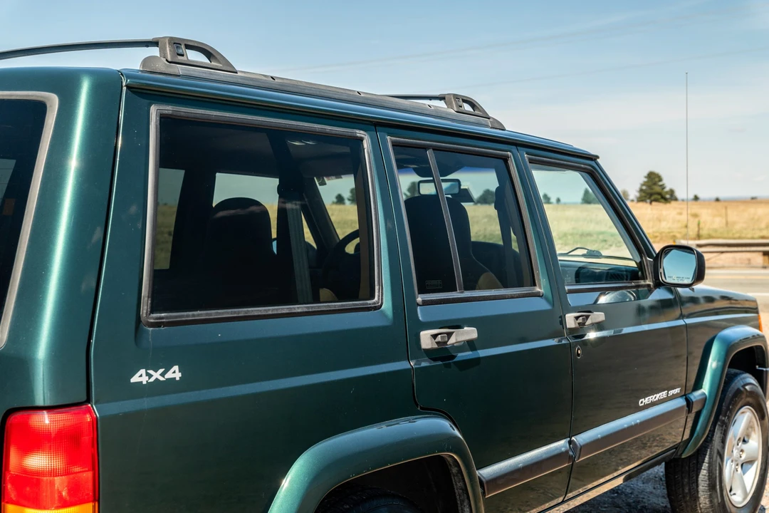 1999 Jeep XJ Cherokee - Image 26 of 31