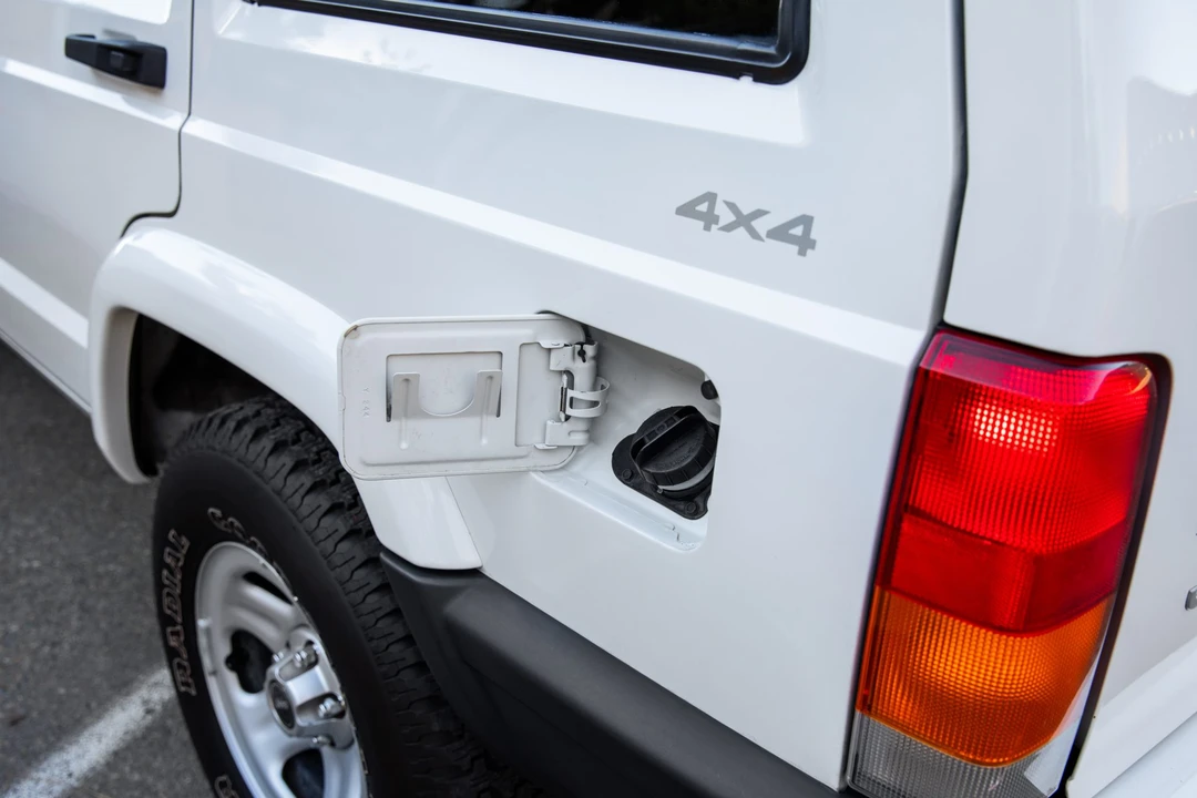 1999 Jeep XJ Cherokee - Image 19 of 31