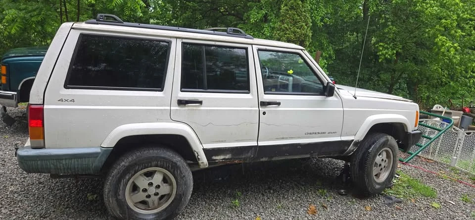 1999 Jeep XJ Cherokee - Image 2 of 3