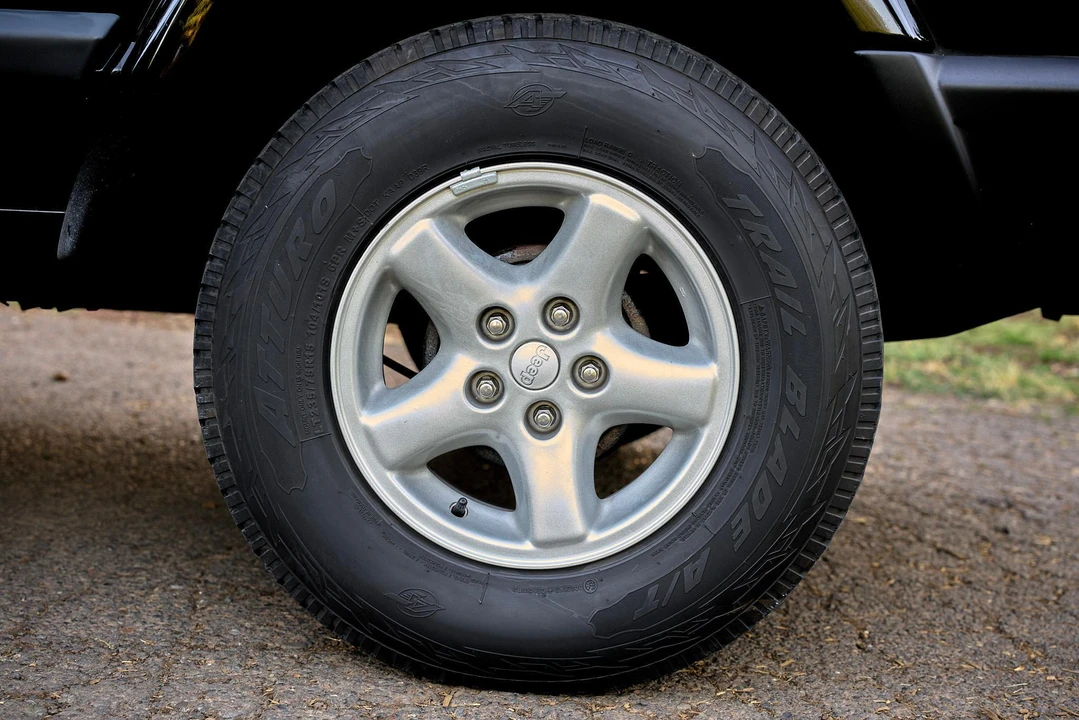 1999 Jeep XJ Cherokee - Image 28 of 31