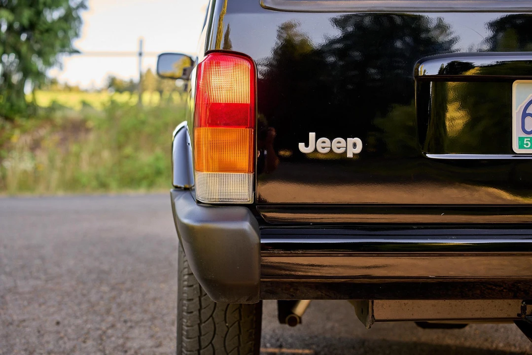1999 Jeep XJ Cherokee - Image 15 of 31