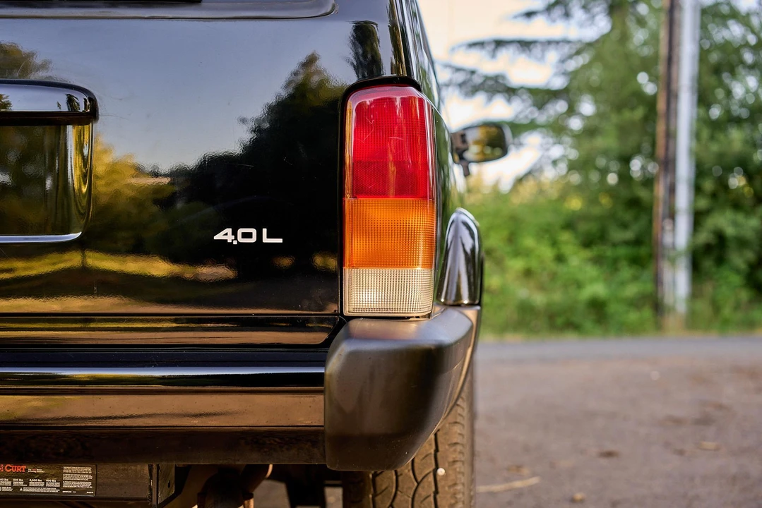 1999 Jeep XJ Cherokee - Image 17 of 31
