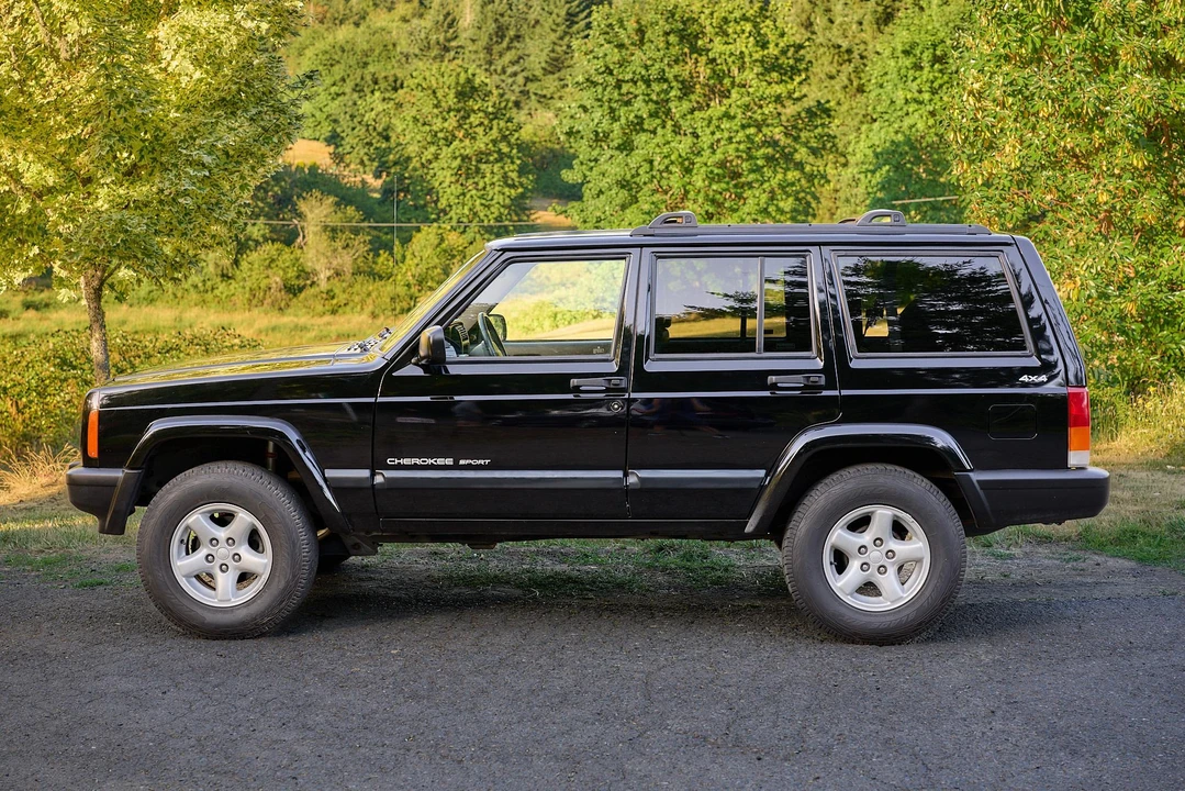1999 Jeep XJ Cherokee - Image 6 of 31