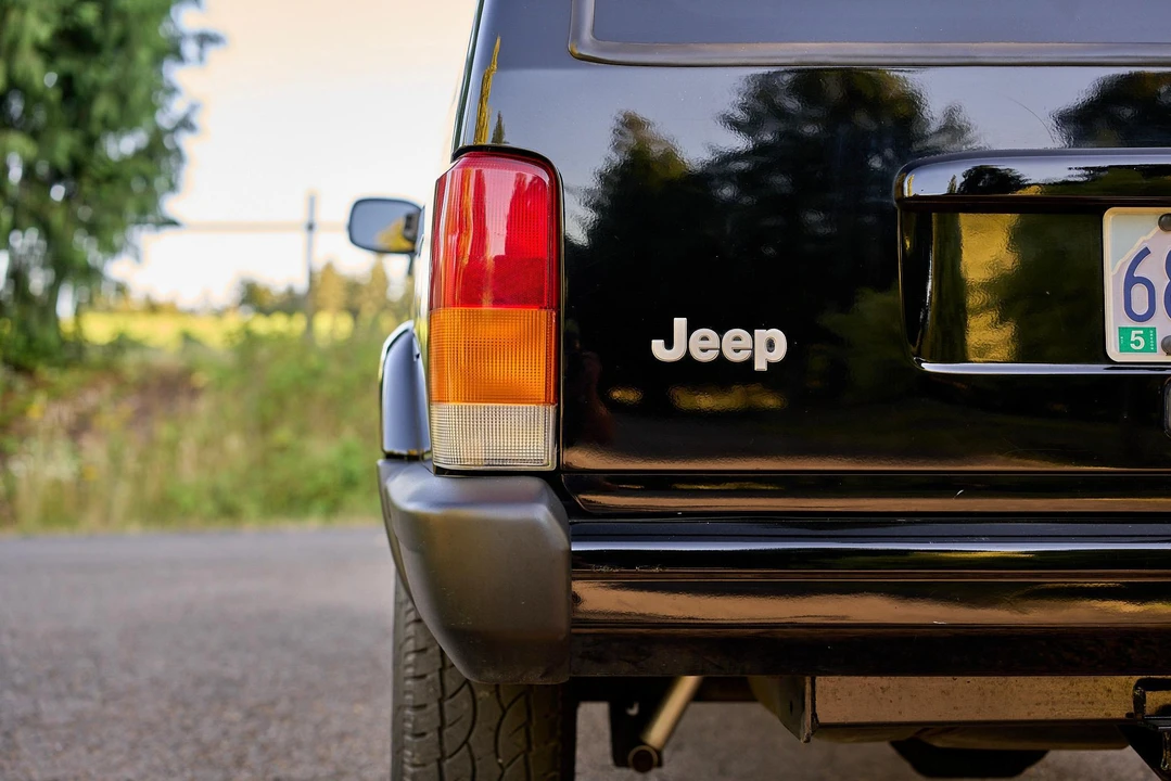 1999 Jeep XJ Cherokee - Image 14 of 31