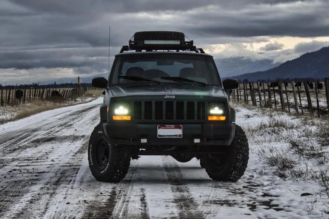 1999 Jeep XJ Cherokee - Image 2 of 31