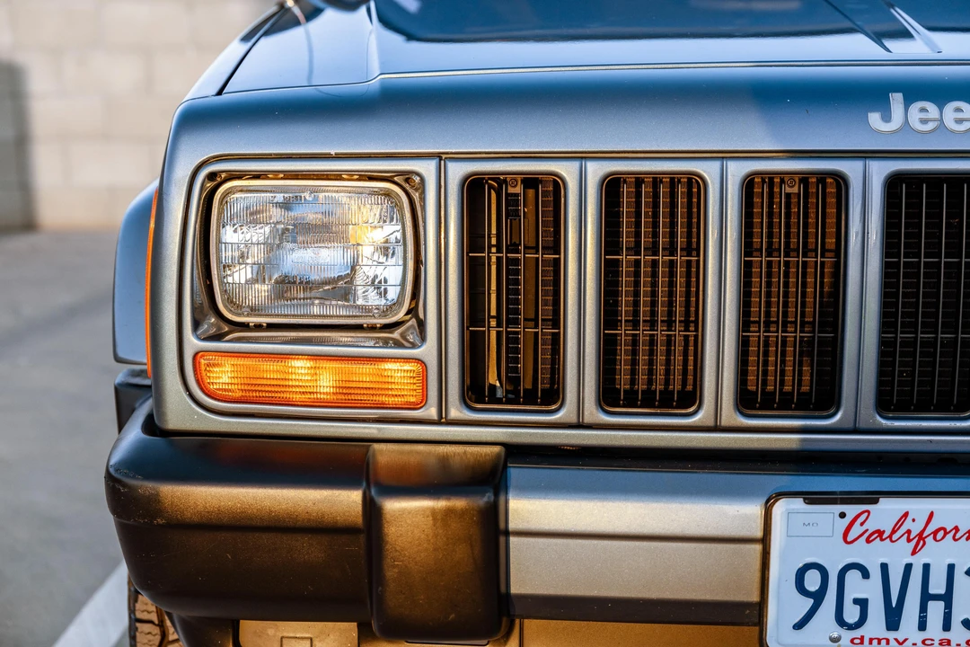1999 Jeep XJ Cherokee - Image 10 of 31