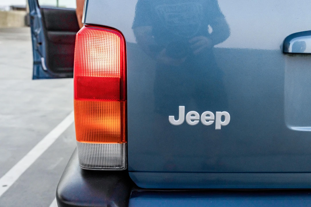 1999 Jeep XJ Cherokee - Image 19 of 31