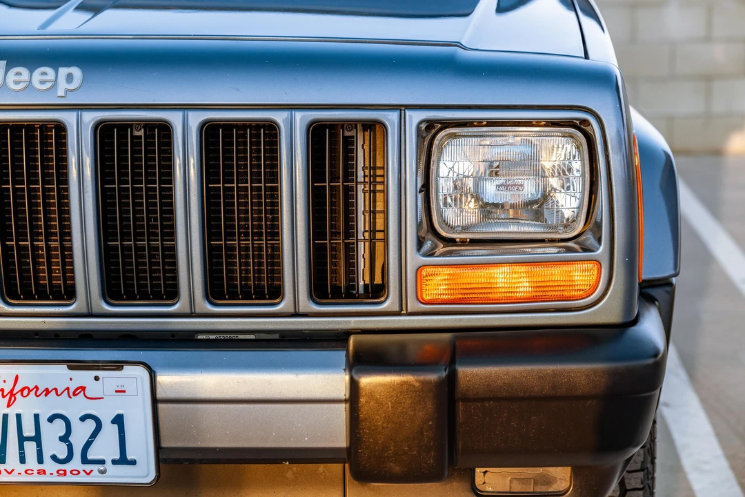 1999 Jeep XJ Cherokee - Image 11 of 31
