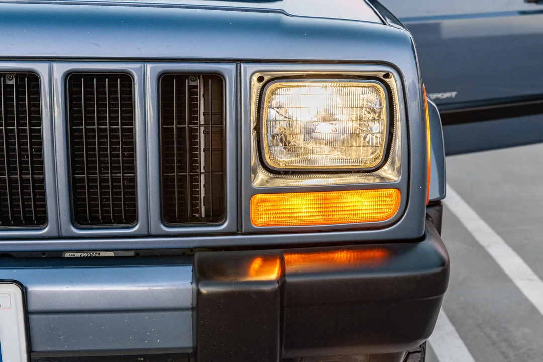 1999 Jeep XJ Cherokee - Image 12 of 31