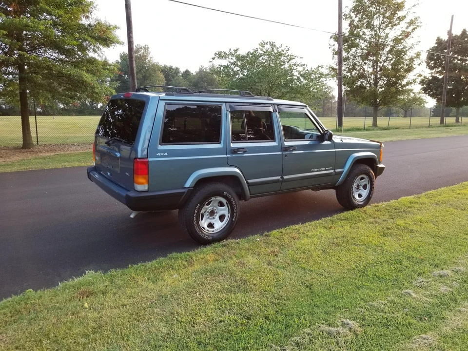 1999 Jeep XJ Cherokee - Image 13 of 31