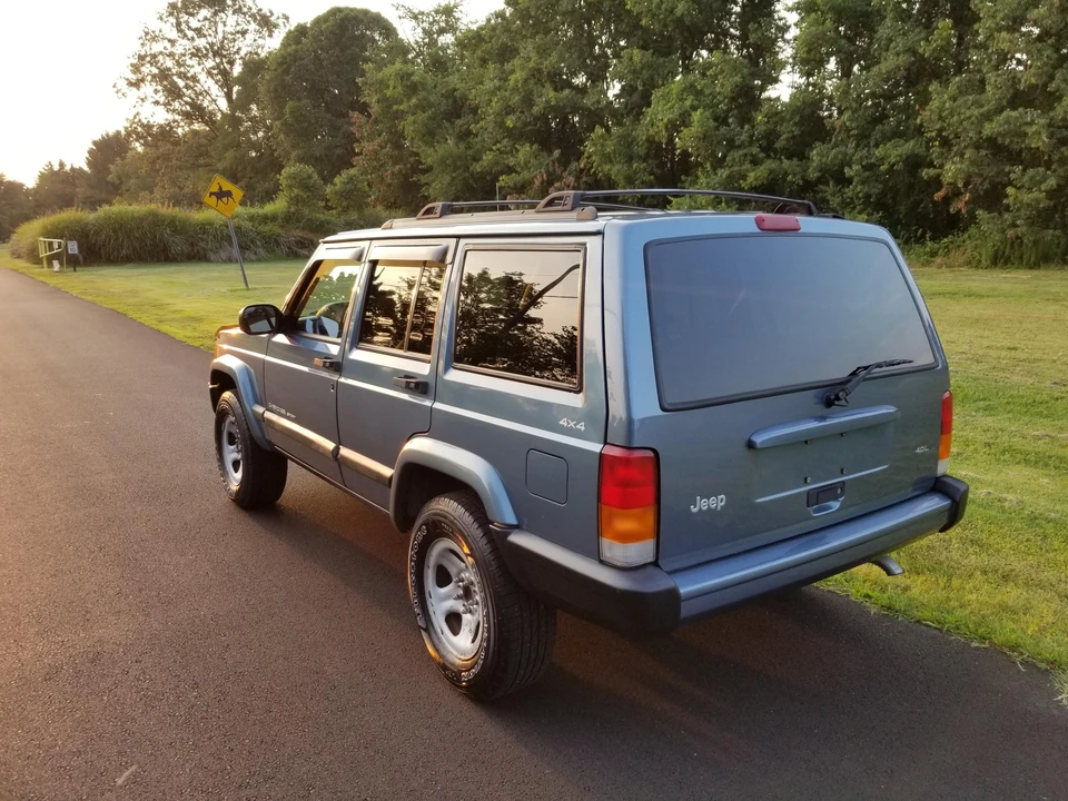 1999 Jeep XJ Cherokee - Image 10 of 31
