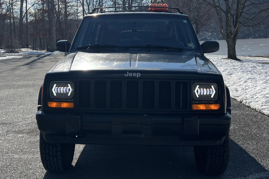 1999 Jeep XJ Cherokee - Image 2 of 31