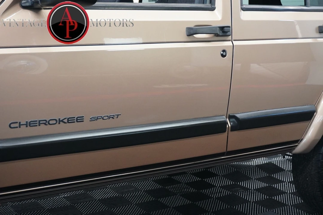 1999 Jeep XJ Cherokee - Image 9 of 31