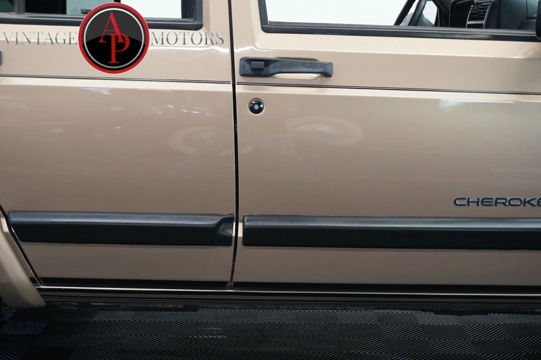 1999 Jeep XJ Cherokee - Image 28 of 31